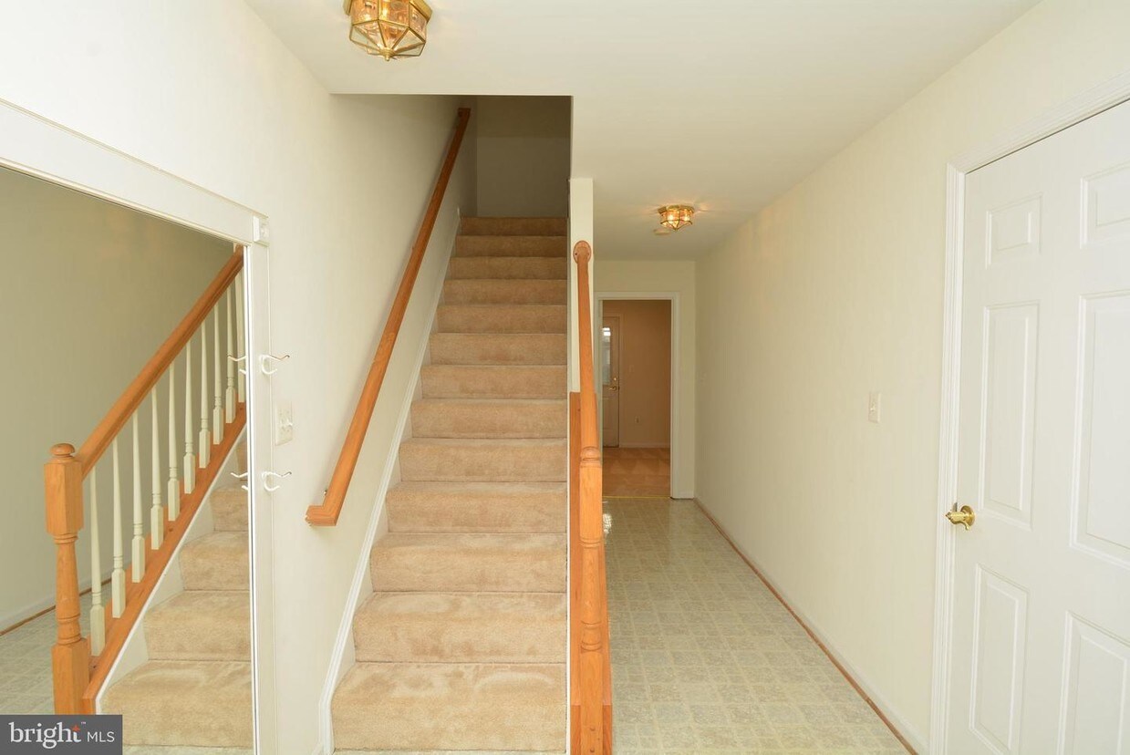 Foto principal - 6949 Banchory Ct