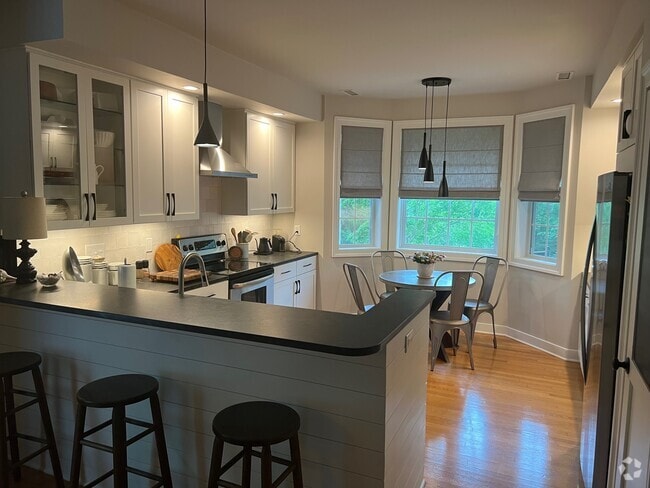 Building Photo - 4896 Highlands Pl