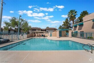 Building Photo - 2225 Pine Breeze Ln
