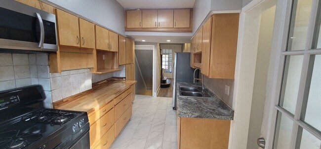 Foto del edificio - 5896 Hobart St