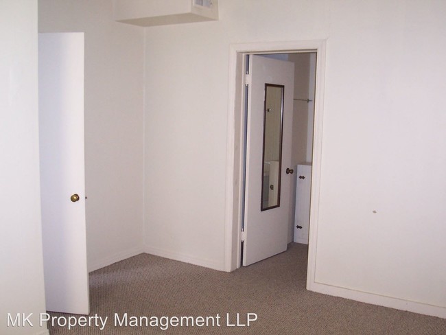 Building Photo - 924 Fremont St
