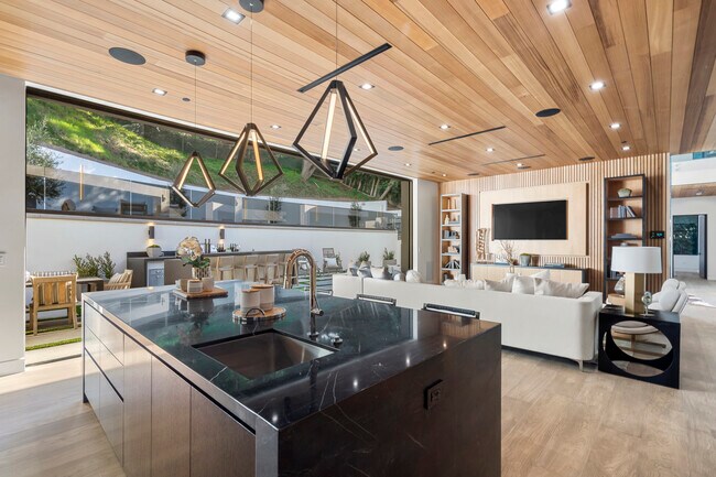 Foto del edificio - 2630 Hutton Dr