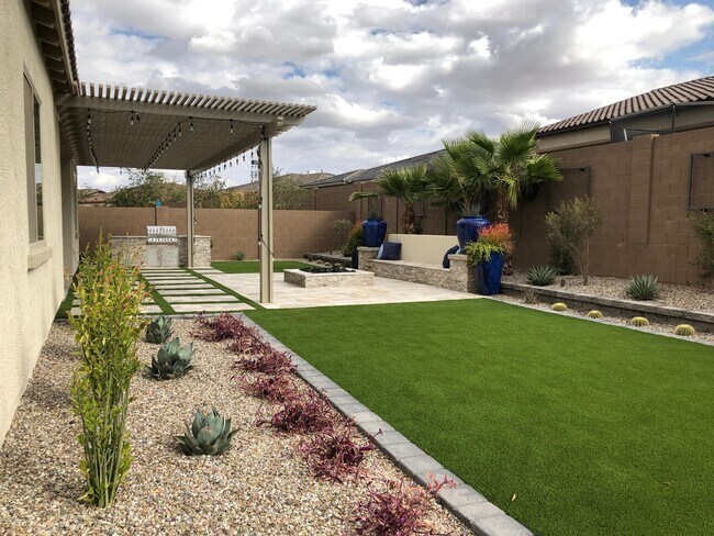 Building Photo - 7583 S Penrose Dr