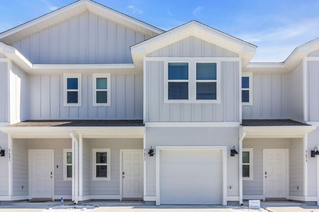 Building Photo - New 3 Bedrooms in Gulf Breeze!!