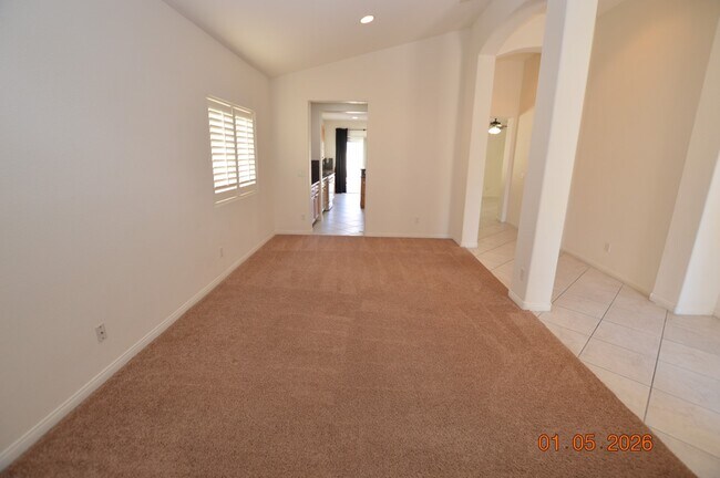 Foto del edificio - 5220 Sweet William St