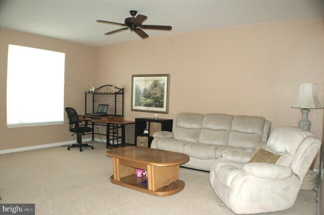 Foto del edificio - 480 Claiborne Rd