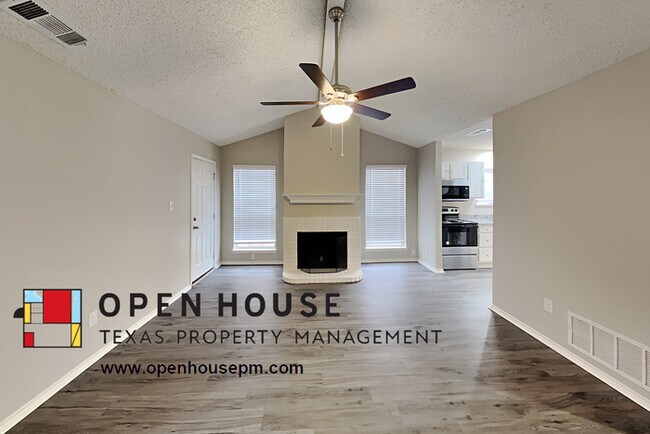 Foto del edificio - 1106 Hidden Creek Dr, Mansfield
