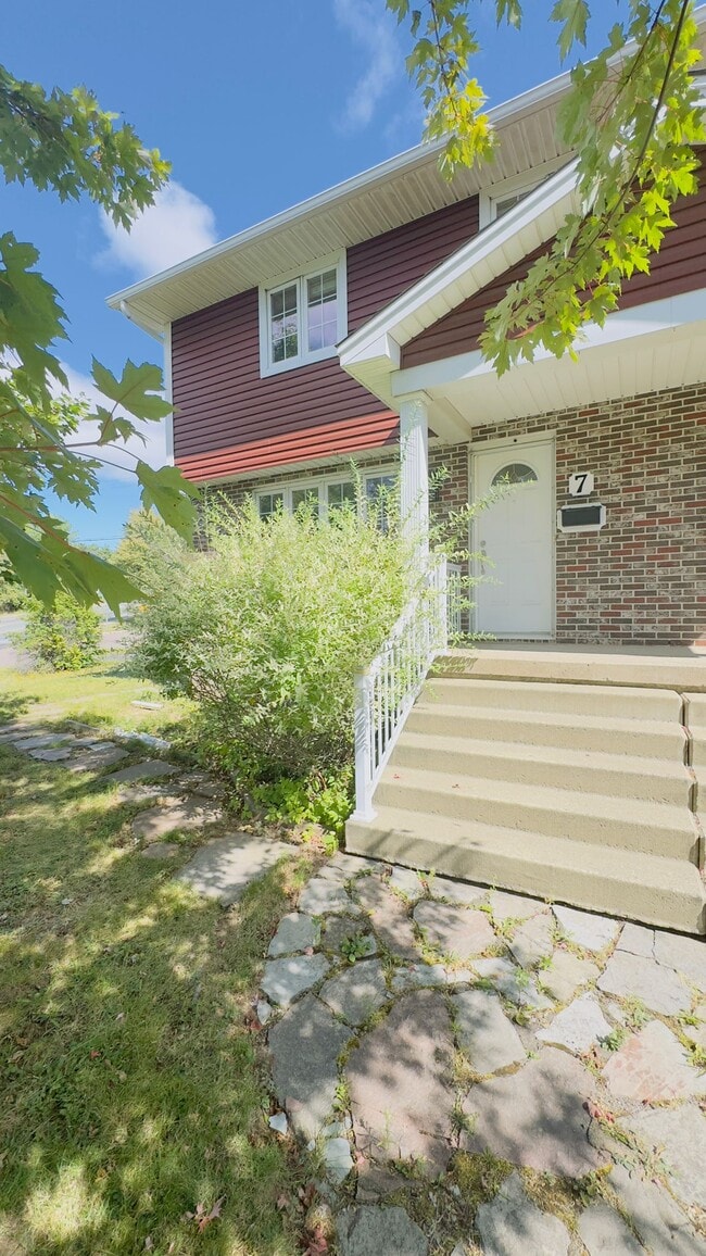 Building Photo - 7 Glenwood Dr