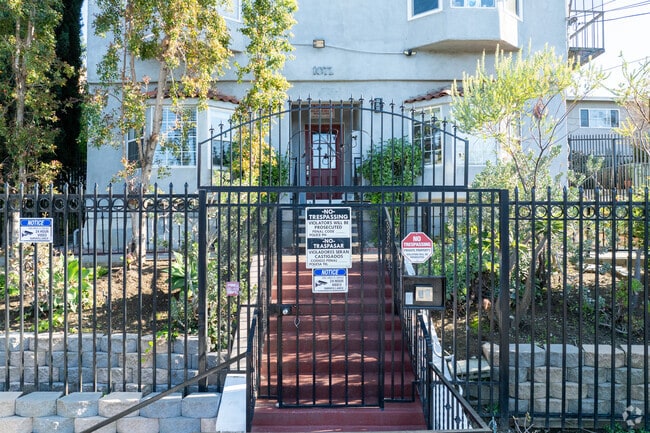 Street Entrance - 1072 Laguna Ave