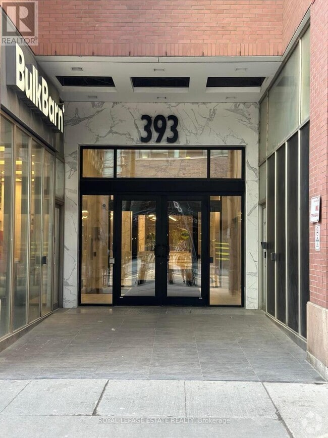 Building Photo - 393-393 King St W