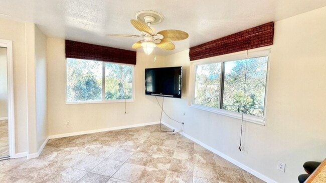 Foto del edificio - Darling Stand Alone & Detached Open Studio Layout Guest Home unit on Private Country Property in ...