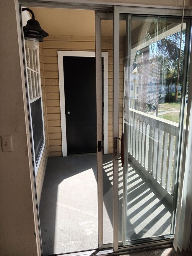 Building Photo - Tradewinds Metro West 1bed 1bath Rental