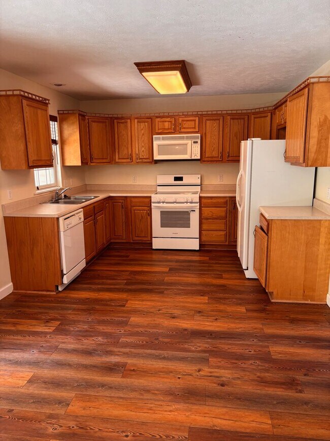 Foto del edificio - 3 Bedroom/2.5 Bath Townhome located in clo...