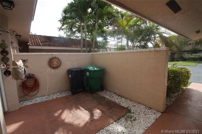 Building Photo - 9023 SW 113th Pl Cir W