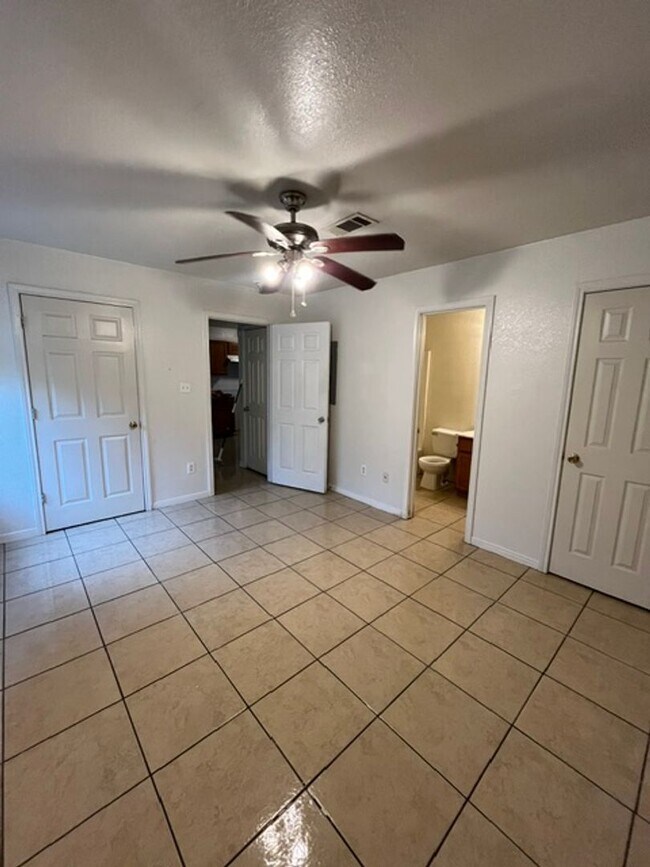 Building Photo - 3001 Cantabrian Dr