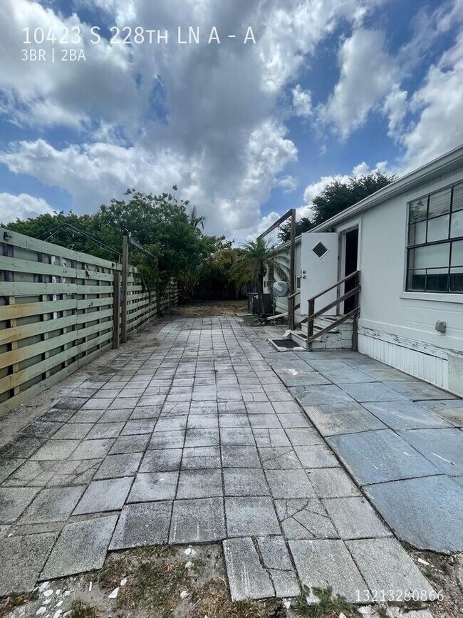 Foto del edificio - 10423 S 228th Ln