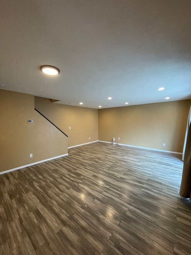 Foto del edificio - Spacious 3-Bedroom Townhome for Rent in We...