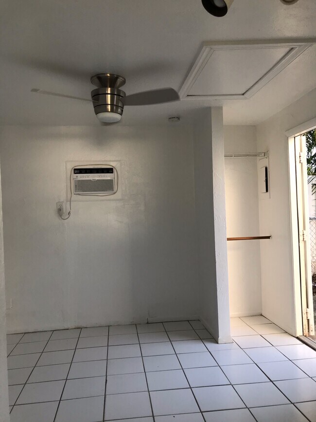 1348 Highlands Dr Unit C, Naples, FL 34103 Apartments in Naples, FL