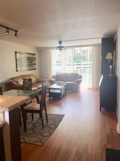 Foto del edificio - 4000 NE 169th St