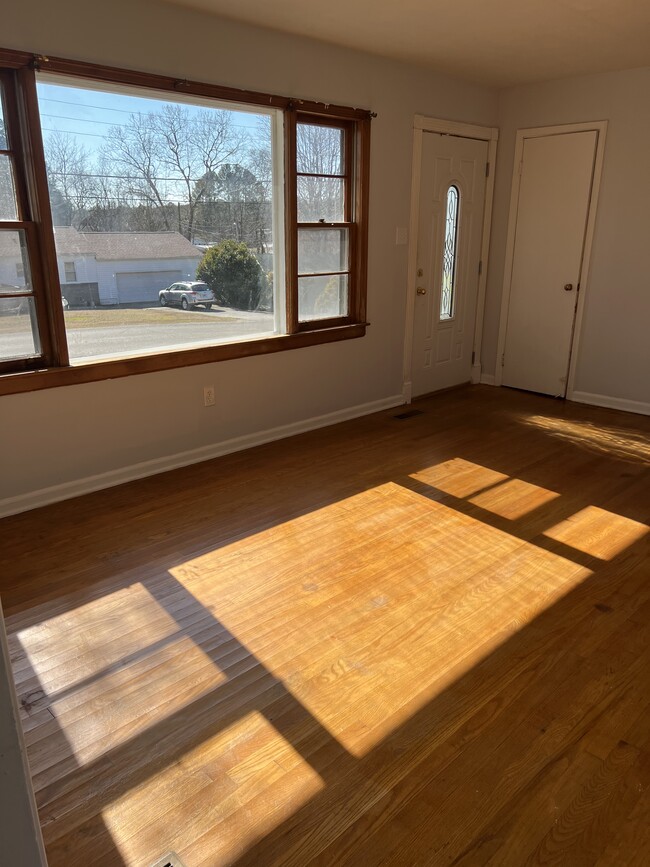 Living Room - 210 Woodlawn Dr