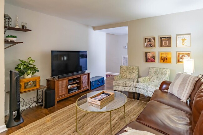 Foto del edificio - Furnished, All Inclusive Mid-term Lease!