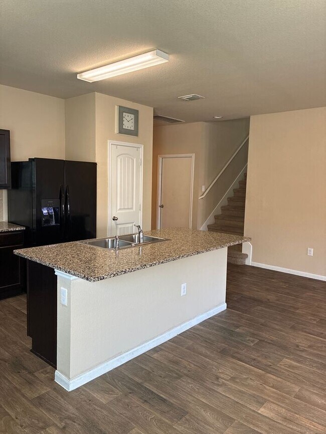 Foto del edificio - **Move-In Bonus! $500 Amazon Gift Card with 12-Month Lease at Current Rent**