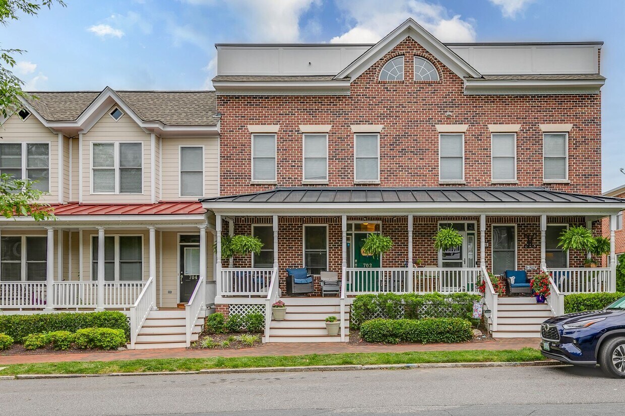 Foto principal - Gorgeous 3 Bedroom Townhome in Oregon Hill...