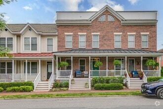 Building Photo - 702 S Laurel St