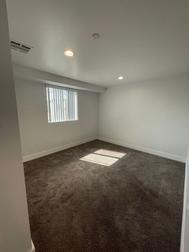 Building Photo - 2130