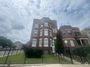 Building Photo - 6558 S Green St