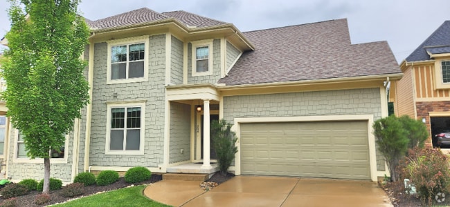 Building Photo - 208 Pointe Oakwood Way