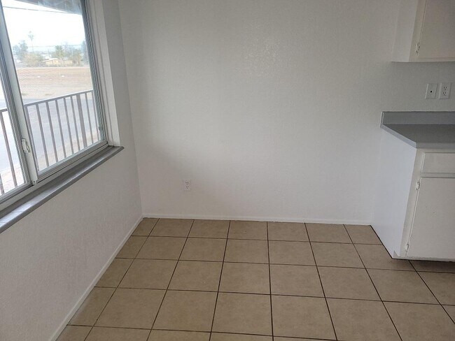 Foto del edificio - 2175 Clearwater Dr