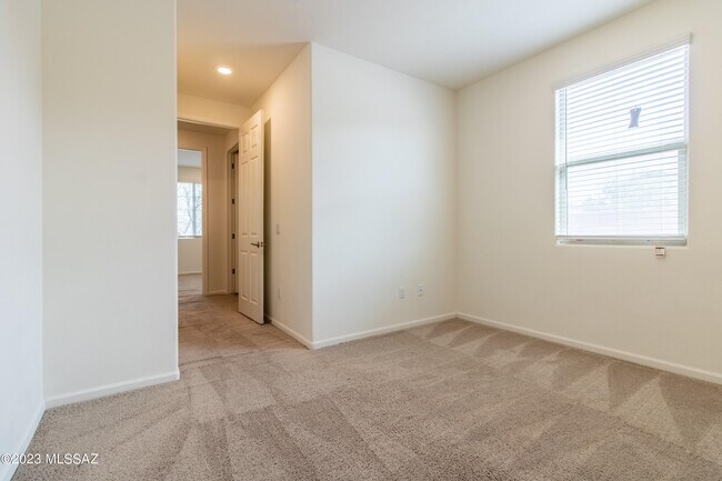 Building Photo - 6884 Corte Casa Elegante