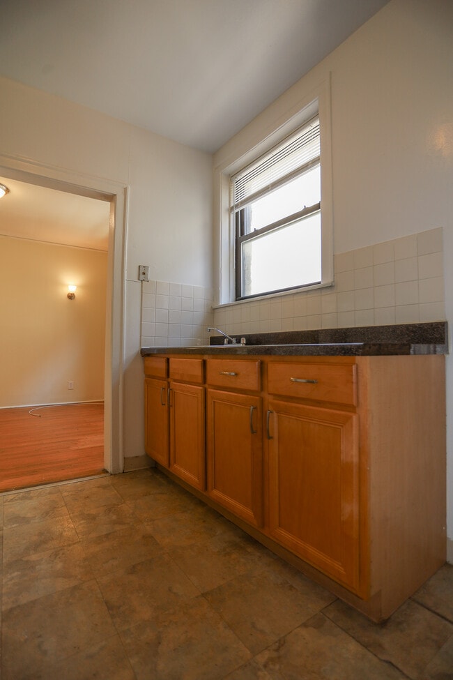 Building Photo - 1624 W Lunt Ave