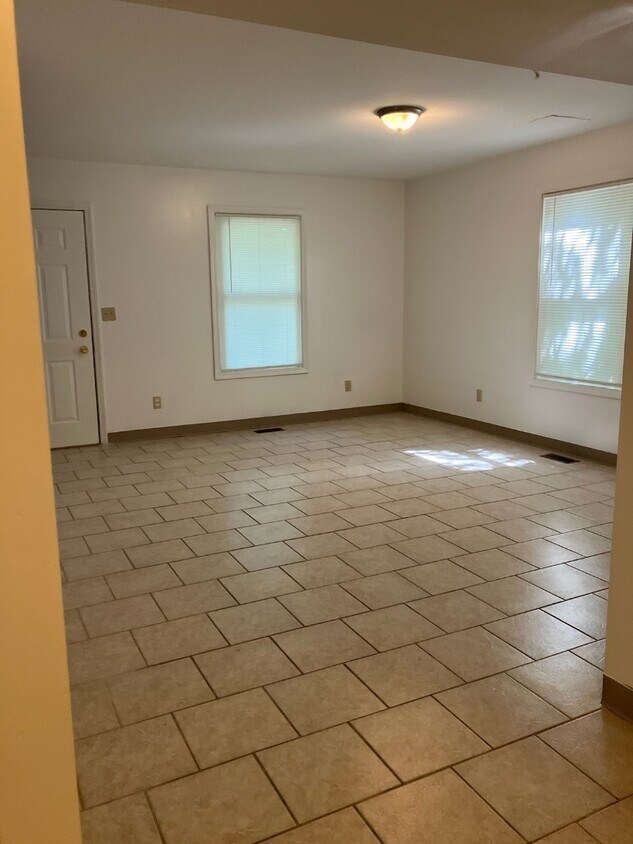 324 W Elting St, IL 61455 Townhome Rentals in IL