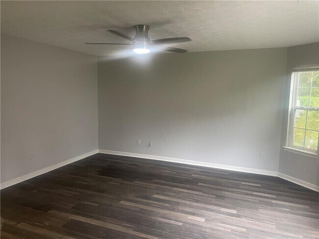 Building Photo - 5539 Pineridge Ct