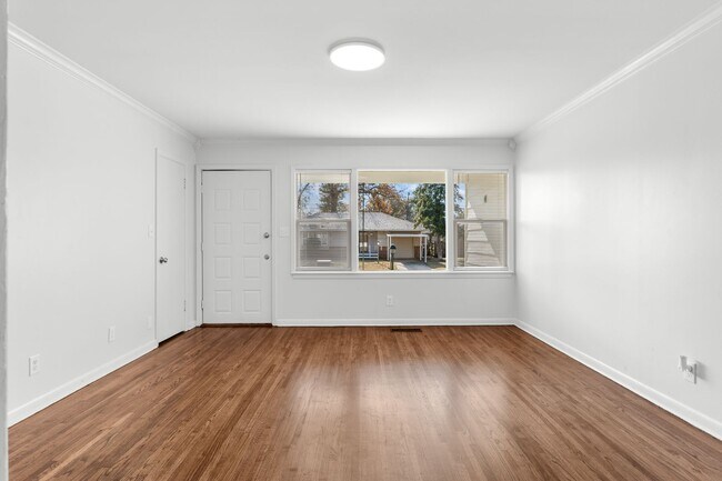 Foto del edificio - 3BR/1BA Home with W/D Hookups + Holiday Move-In Special $150 !!