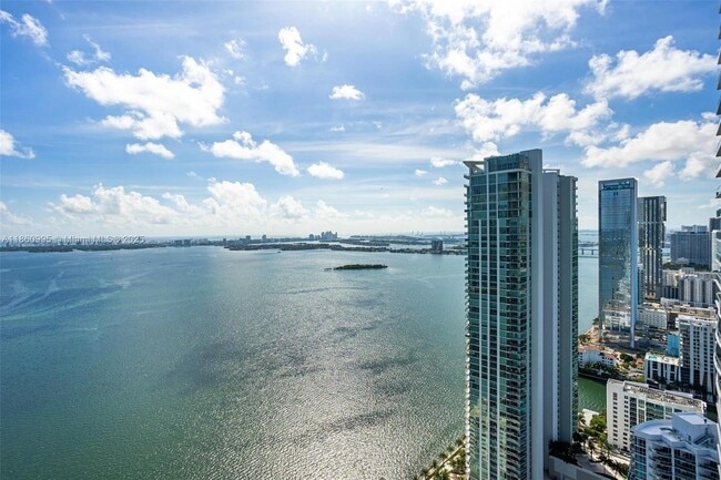 Foto del edificio - 650 NE 32nd St