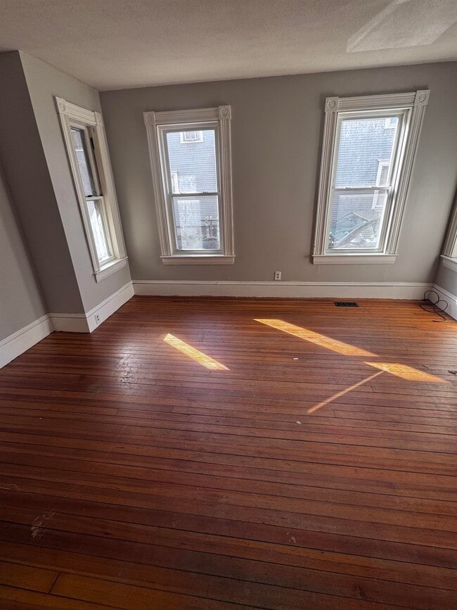 Building Photo - 220 Broad St