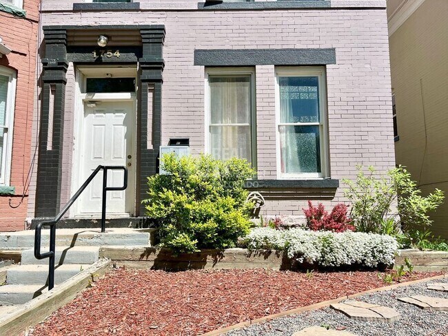 Foto del edificio - 1754 N Washington St
