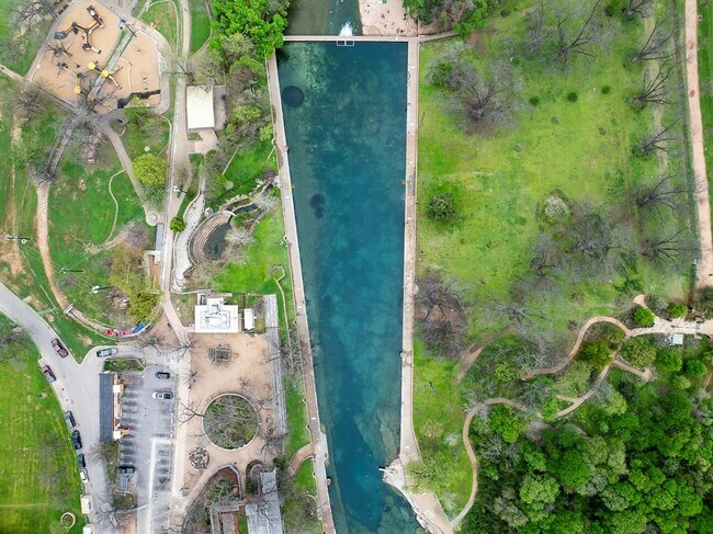 Foto del edificio - 1815 Brookhaven Dr