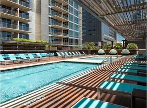 Building Photo - 420 W 3rd St Building Photo - 420 W 3rd St