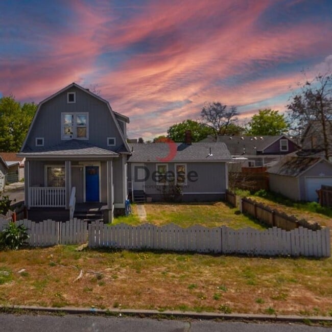 Building Photo - Adorable Home Centrally Located