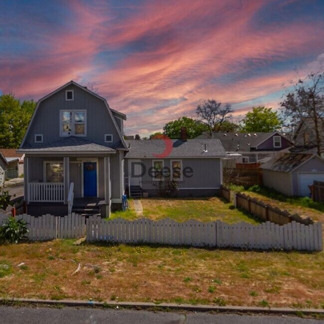 Foto del edificio - Adorable Home Centrally Located