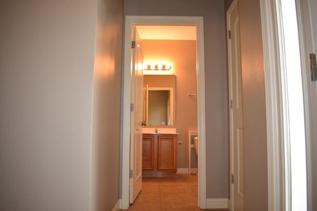 Foto del edificio - Large 2 story 3 bedroom 2 bathroom!
