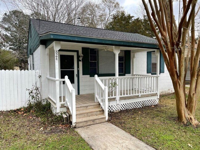 Foto del edificio - Great cottage located in West Ashley
