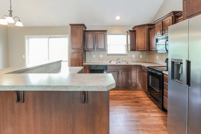 Building Photo - 605 Marguerite St