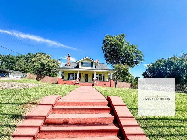 Foto del edificio - Spacious 4-bedroom Home in Woodruff