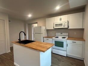 Building Photo - 1326 Morton Ave