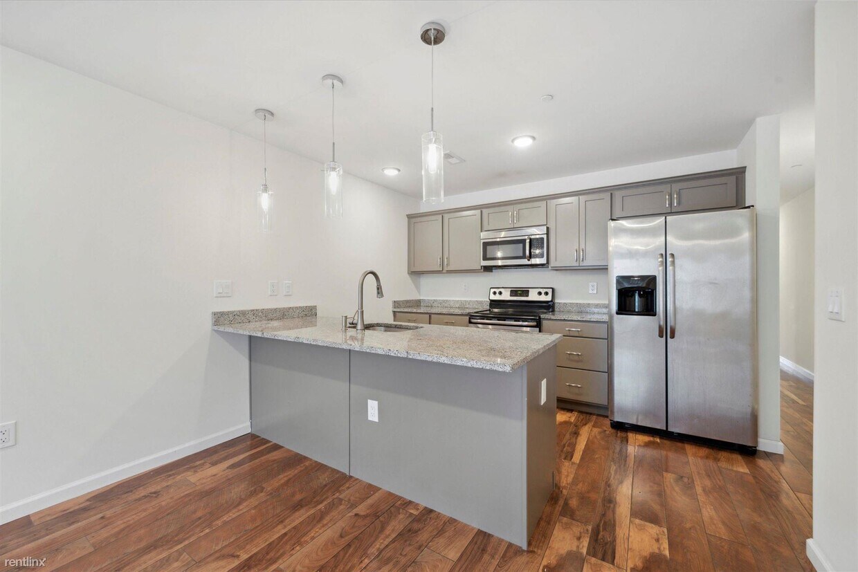 2 br, 2 bath Triplex 4617 Sansom St Unit 1 Condo for Rent in